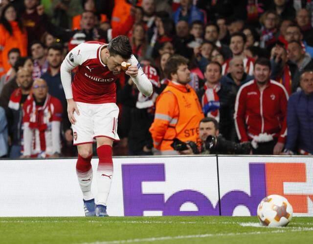 Mesut Özil'in sözleri taraftarın heyecanını artırdı: Türkiye'de sadece F.Bahçe'de oynarım Mesut Özil'in sözleri taraftarın heyecanını artırdı: Türkiye'de sadece F.Bahçe'de oynarım