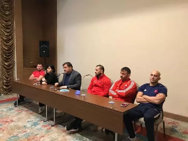 Musa Aydın, Kadın Milli Güreş Takımı'nın kampını ziyaret etti Musa Aydın, Kadın Milli Güreş Takımı'nın kampını ziyaret etti