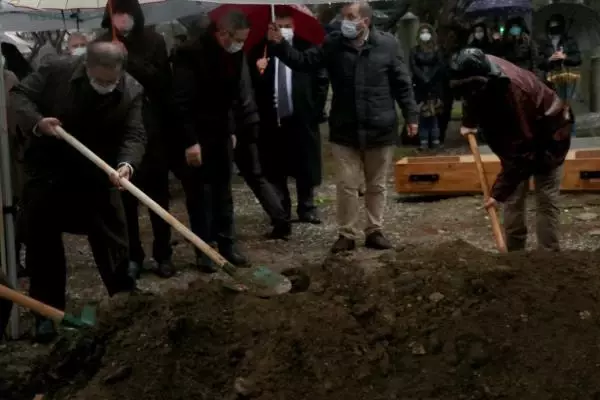 Topkapı Sarayı eski müdürü Filiz Çağman, Edirne'de toprağa verildi