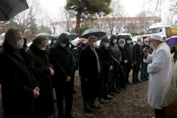 Topkapı Sarayı eski müdürü Filiz Çağman, Edirne'de toprağa verildi