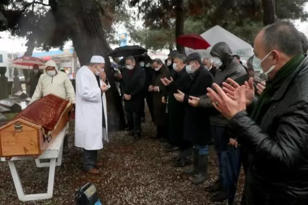 Topkapı Sarayı eski müdürü Filiz Çağman, Edirne'de toprağa verildi