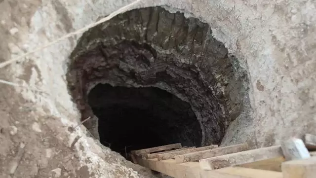 Yerin 15 metre altında define kazısı yaparken suçüstü yakalandılar Yerin 15 metre altında define kazısı yaparken suçüstü yakalandılar
