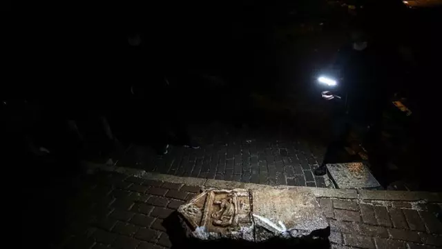 Balkonundan inşaat çalışmalarını izleyen vatandaşın dikkati sayesinde 2 bin yıllık tarihi eser bulundu Balkonundan inşaat çalışmalarını izleyen vatandaşın dikkati sayesinde 2 bin yıllık tarihi eser bulundu