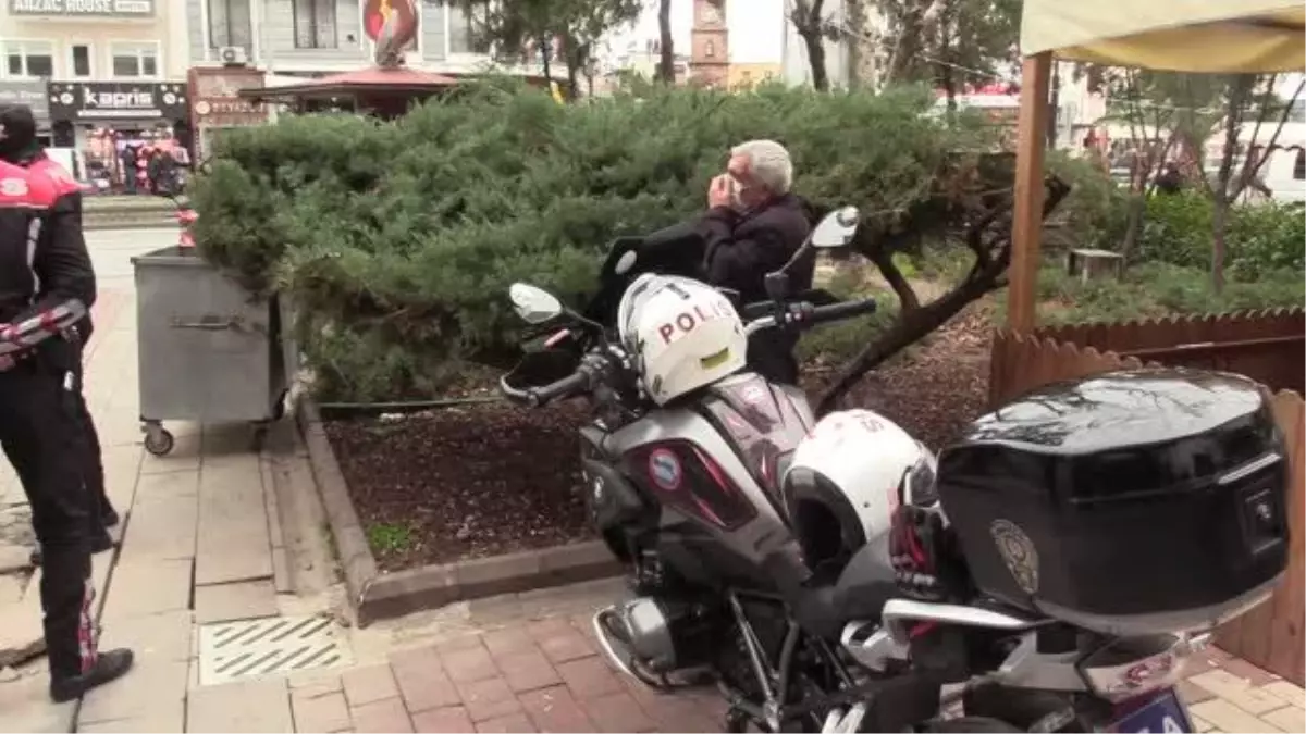 ÇANAKKALE - Karantinayı ihlal eden kişi banka girişinde HES kodu sorgusuyla tespit edildi