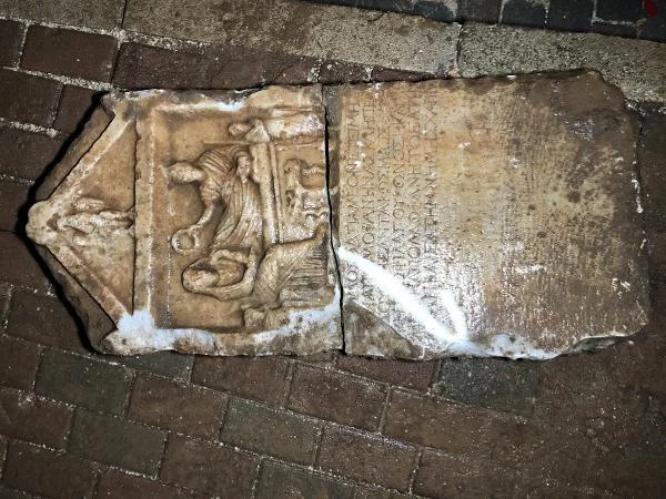 İnşaat bahçesinde Erken Roma Dönemi'ne ait 2 bin yıllık mezar steli bulundu