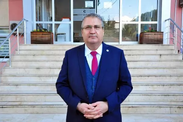 İstinat duvarı yıkıldı, belediyeyi su bastı