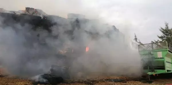 Kahramanmaraş'ta çiftlikte yangın Kahramanmaraş'ta çiftlikte yangın