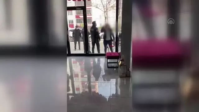 Son dakika haberi! KAHRAMANMRAŞ - Maske takmadığı için polise zorluk çıkartan kadın bu kez de esnafla tartıştı Son dakika haberi! KAHRAMANMRAŞ - Maske takmadığı için polise zorluk çıkartan kadın bu kez de esnafla tartıştı