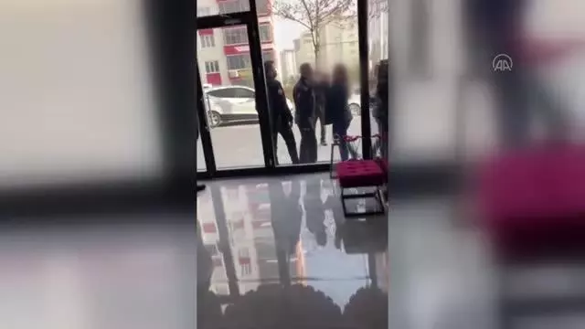 Son dakika haberi! KAHRAMANMRAŞ - Maske takmadığı için polise zorluk çıkartan kadın bu kez de esnafla tartıştı Son dakika haberi! KAHRAMANMRAŞ - Maske takmadığı için polise zorluk çıkartan kadın bu kez de esnafla tartıştı