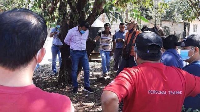 Meksika'da kaliteli hizmet vermeyen Belediye Başkanı mahalleli tarafından ağaca bağlandı