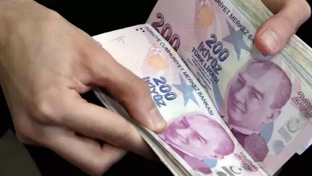 Memur-Sen seyyanen zam talebini Hazine ve Maliye Bakanı Lütfi Elvan'a iletti Memur-Sen seyyanen zam talebini Hazine ve Maliye Bakanı Lütfi Elvan'a iletti
