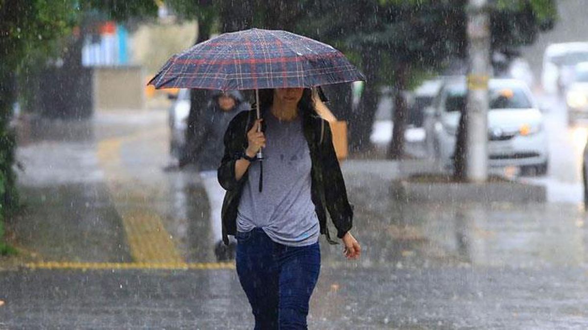 Şemsiyeleri hazırlayın! Meteoroloji'den 4 il için kuvvetli yağış ve fırtına uyarısı