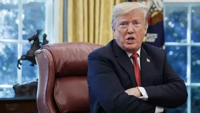 Pence, Trump'ı görevden almak için anayasanın 25. ek maddesini kullanmayacağını açıkladı Pence, Trump'ı görevden almak için anayasanın 25. ek maddesini kullanmayacağını açıkladı