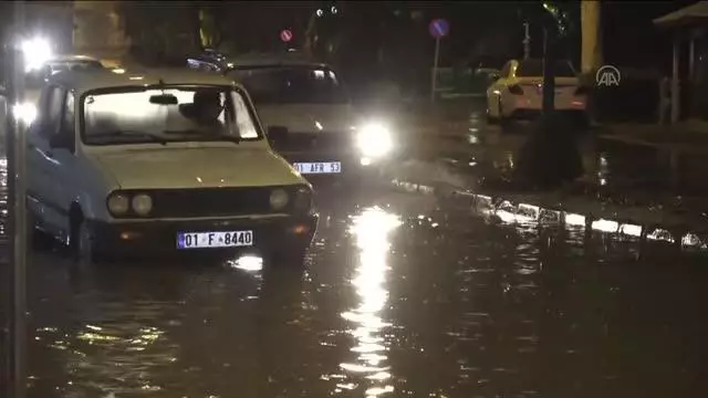 Sağanak ve kuvvetli rüzgar hayatı olumsuz etkiledi Sağanak ve kuvvetli rüzgar hayatı olumsuz etkiledi