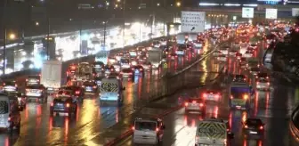 Sağanak yağış trafikte etkili oldu