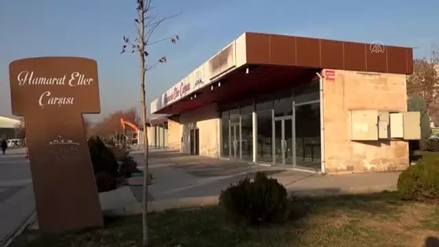 ŞANLIURFA - Tarihi kaya mezarlarının etrafındaki betonarme çarşı yıkıldı ŞANLIURFA - Tarihi kaya mezarlarının etrafındaki betonarme çarşı yıkıldı