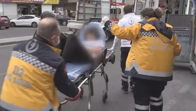 Suriye uyruklu bir şahıs, iki ablasını bıçakladı Suriye uyruklu bir şahıs, iki ablasını bıçakladı