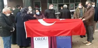 Yürürken kalp krizi geçiren profesör yaşamını yitirdi