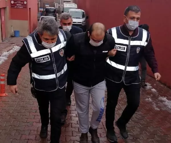 Firari hükümlü kız arkadaşının evinde yakalandı Firari hükümlü kız arkadaşının evinde yakalandı