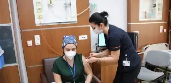 Antalya'da 10 günde tüm sağlık çalışanları aşılanacak (2)