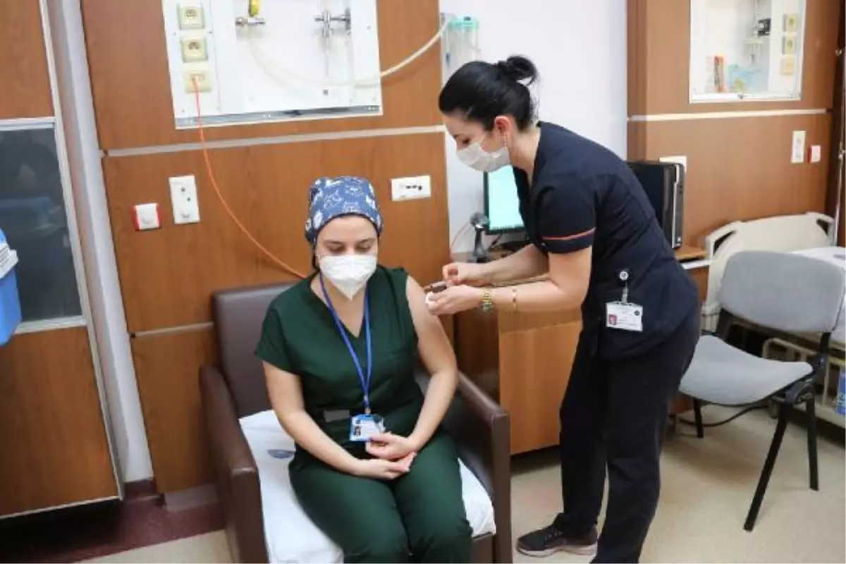 Antalya'da 10 günde tüm sağlık çalışanları aşılanacak (2)