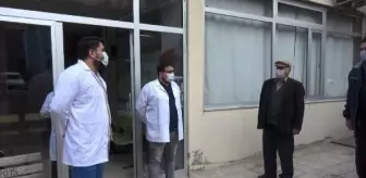 Artvin'de aşılamanın başladığını duyan 65 yaş üstü vatandaşlar sağlık ocağına koştu