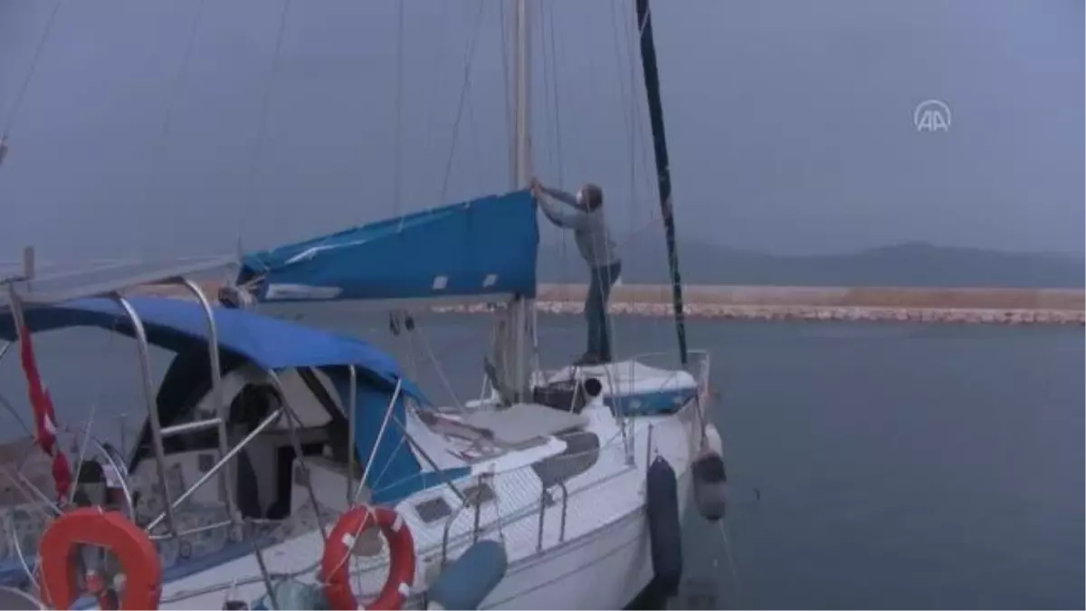 BALIKESİR - Evlerini satıp tekne kiralayarak denize açılan çift 6 yıldır 'mavi dünya'da yaşıyor