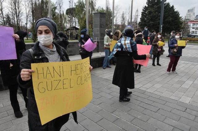 Esenyurt Belediyesi önünde davullu zurnalı kreş zammı eylemi
