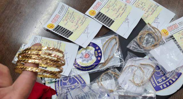 Ev hanımları üzerinden sahte altınları piyasaya süren çeteye operasyon
