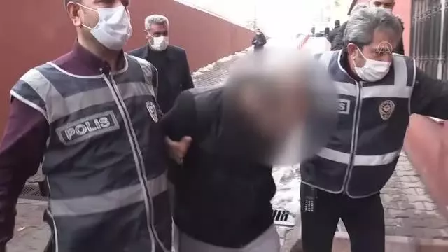 Firari hükümlü kız arkadaşının evinde yakalandı Firari hükümlü kız arkadaşının evinde yakalandı