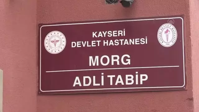 Firari hükümlü kız arkadaşının evinde yakalandı Firari hükümlü kız arkadaşının evinde yakalandı