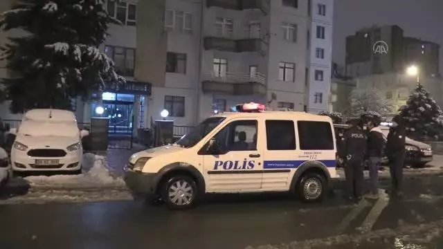 Hırsızlık şüphelisini bina sakinleri yakaladı Hırsızlık şüphelisini bina sakinleri yakaladı
