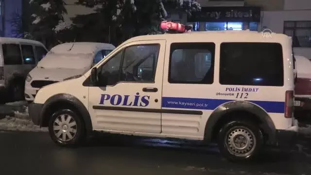Hırsızlık şüphelisini bina sakinleri yakaladı Hırsızlık şüphelisini bina sakinleri yakaladı