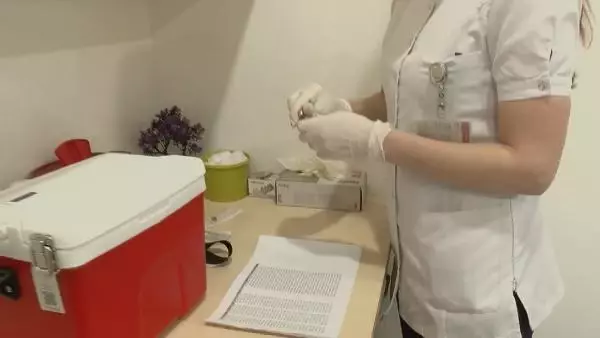 Okmeydanı Cemil Taşçıoğlu Hastanesi'ne aşılar böyle getirildi.. İlk aşılar sağlık çalışanlarına yapıldı