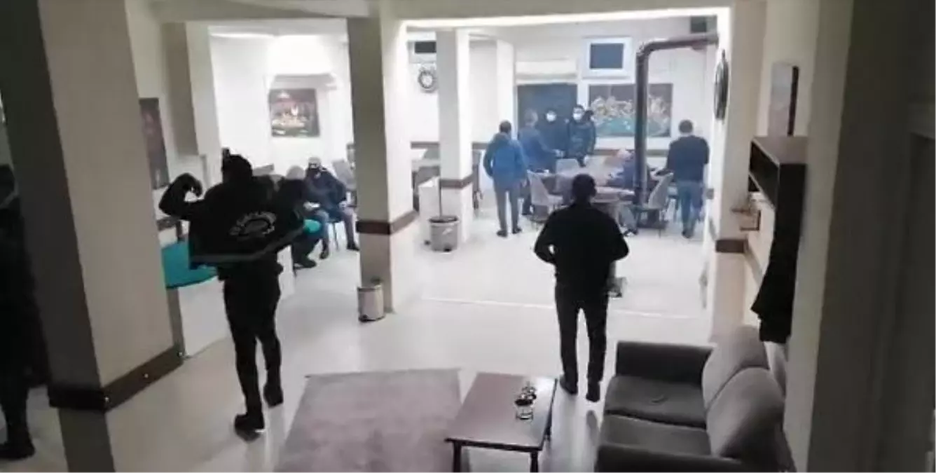 İzmit'te kumar oynayan 16 kişiye ceza