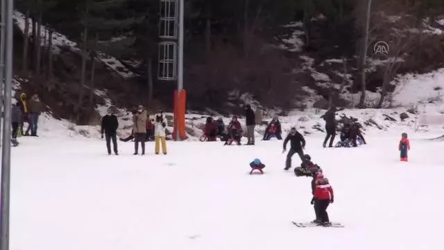 Kayakseverler kar sıkıntısının yaşanmadığı Palandöken'i tercih ediyor Kayakseverler kar sıkıntısının yaşanmadığı Palandöken'i tercih ediyor