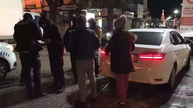 Kısıtlamayı ihlal eden yabancı uyruklu 4 kişiye para cezası Kısıtlamayı ihlal eden yabancı uyruklu 4 kişiye para cezası