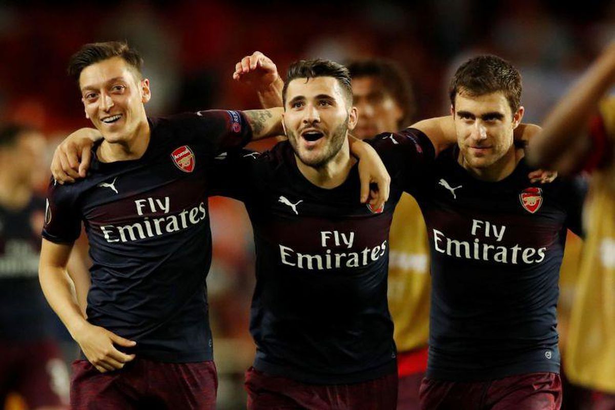 Mesut Özil, Sokratis'i Fenerbahçe'ye çağırdı :Gel beraber gidelim