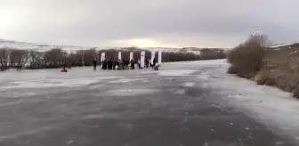 Kars Çayı: Milli curlingciler köy çocuklarının 'Kars Çayı'nda curling keyfi'ne ortak oldu Kars Çayı: Milli curlingciler köy çocuklarının 'Kars Çayı'nda curling keyfi'ne ortak oldu