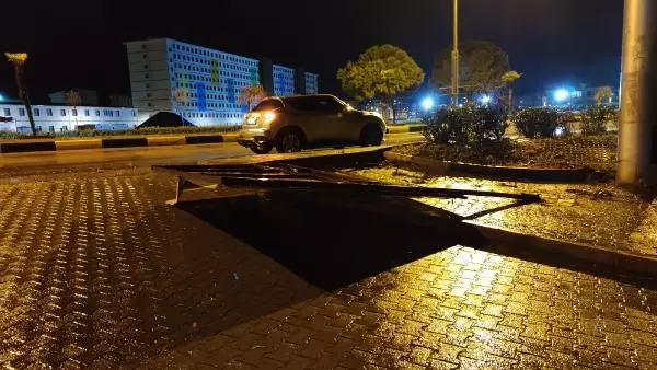 Osmaniye'de sağanak ve fırtına çatıları uçurdu, ağaçları devirdi Osmaniye'de sağanak ve fırtına çatıları uçurdu, ağaçları devirdi
