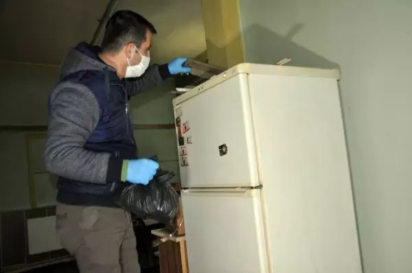 Polisin kapattığı kumar oynanan kahvehaneyi 2 saat sonra yeniden açtılar: 24 gözaltı, 98 bin TL ceza Polisin kapattığı kumar oynanan kahvehaneyi 2 saat sonra yeniden açtılar: 24 gözaltı, 98 bin TL ceza