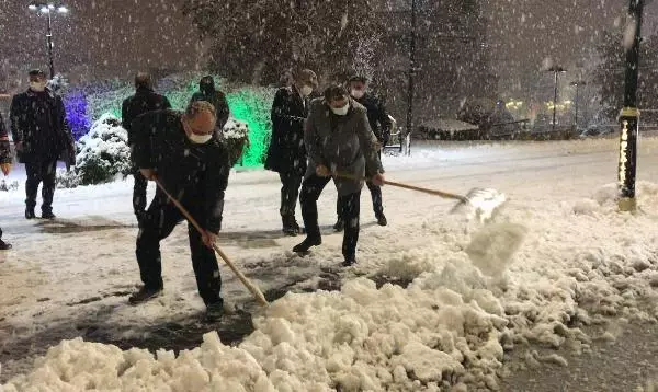Sivas'ta, il protokolünün 'kar' sevinci Sivas'ta, il protokolünün 'kar' sevinci