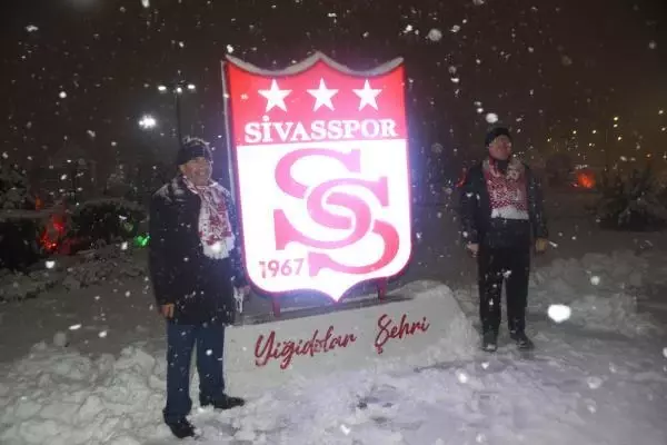 Sivas'ta, il protokolünün 'kar' sevinci Sivas'ta, il protokolünün 'kar' sevinci