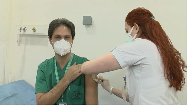 Son Dakika: Hastanelerde koronavirüs aşılaması başladı! İlk etapta Türkiye'de 1 milyon sağlık çalışanı aşılanacak
