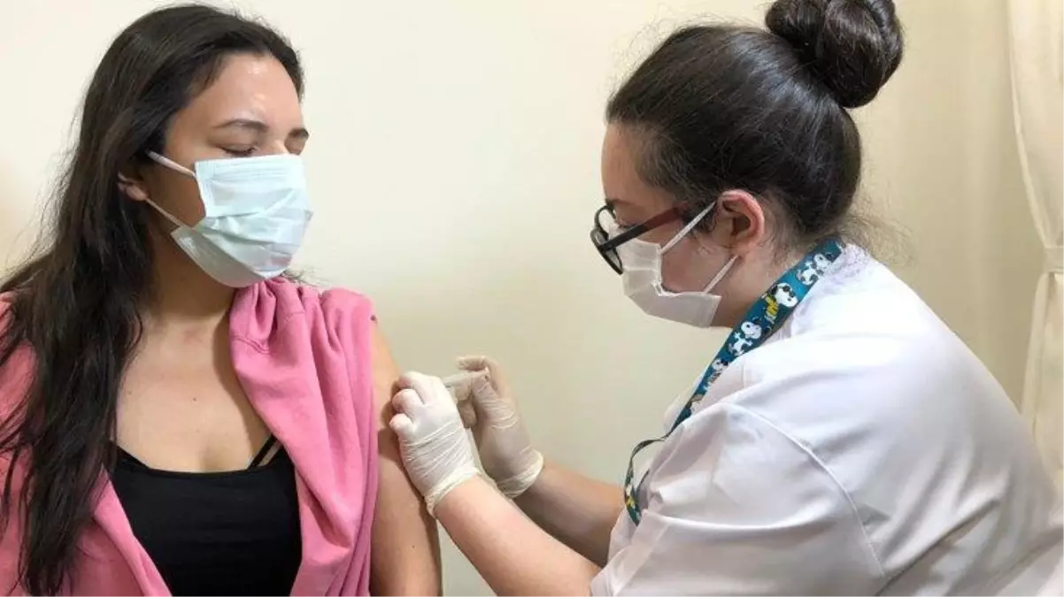 Son Dakika: Hastanelerde koronavirüs aşılaması başladı! İlk etapta Türkiye'de 1 milyon sağlık çalışanı aşılanacak