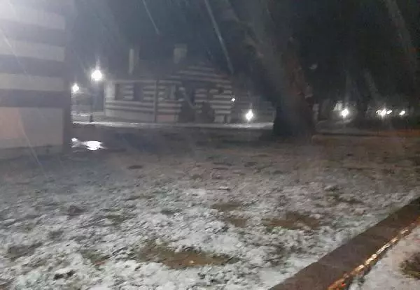 Spil Dağı'na mevsimin ilk karı düştü