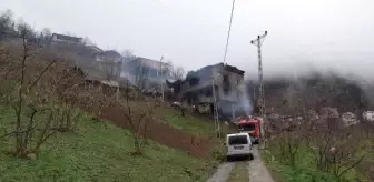 Recep Çebi: Trabzon'da 7 evin yandığı yangının ardından aileler, enkazda eşyalarını aradı Recep Çebi: Trabzon'da 7 evin yandığı yangının ardından aileler, enkazda eşyalarını aradı