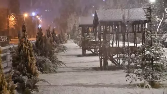 Yoğun kar yağışı etkili oluyor Yoğun kar yağışı etkili oluyor