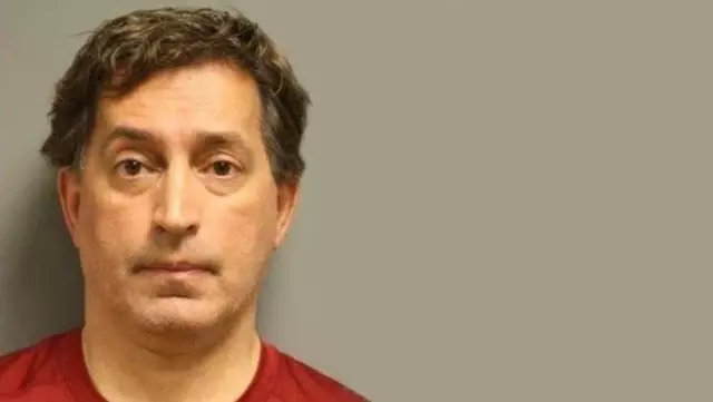 ABD'de çocuk istismarından tutuklandığı iddia edilen Doç. Dr. Abdüssamed Köse, Marmara Üniversitesi'nden istifa etti ABD'de çocuk istismarından tutuklandığı iddia edilen Doç. Dr. Abdüssamed Köse, Marmara Üniversitesi'nden istifa etti