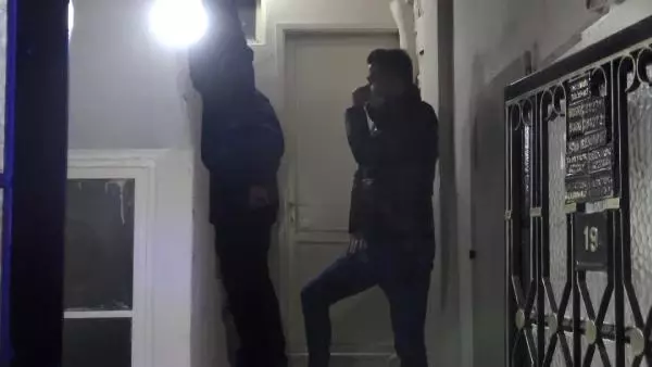 Son dakika haberi: Ağabeyini ve kendisini bıçakladı, teslim olmamak için polise direndi: 'Ben yaparım, beni tanıyan tanır' dedi Son dakika haberi: Ağabeyini ve kendisini bıçakladı, teslim olmamak için polise direndi: 'Ben yaparım, beni tanıyan tanır' dedi